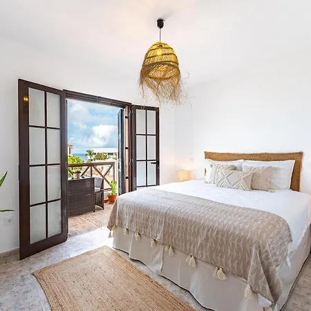 Villa Wonderful With Seaview And Jacuzzi Puerto de Las Nieves