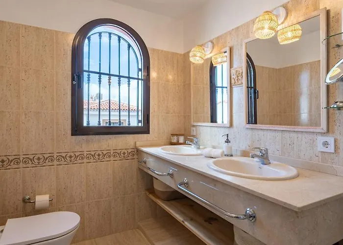 Βίλα Wonderful With Seaview And Jacuzzi Puerto de las Nieves